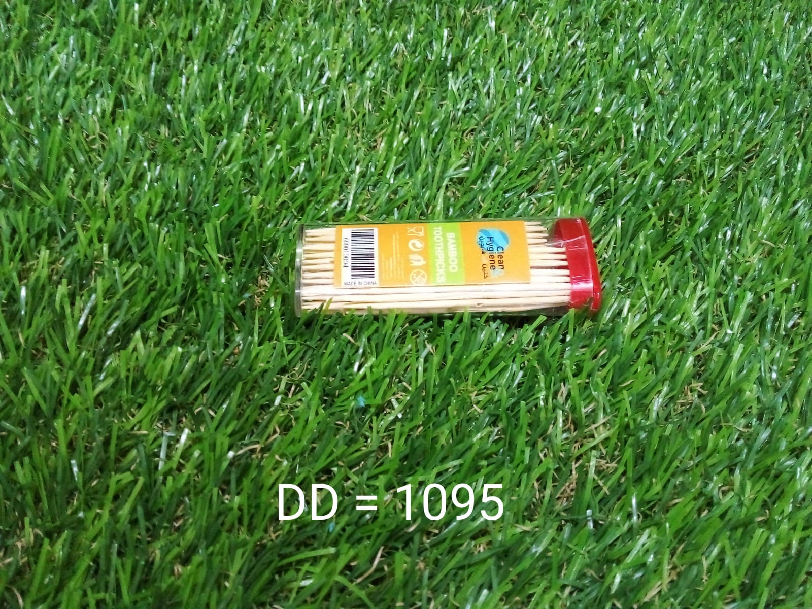 Hygienic bamboo toothpicks in a practical dispenser. Hygienic bamboo toothpicks in a practical dispenser.